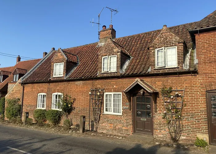 Fayette Sleeps 4, 2 Bedrooms, Cute Garden