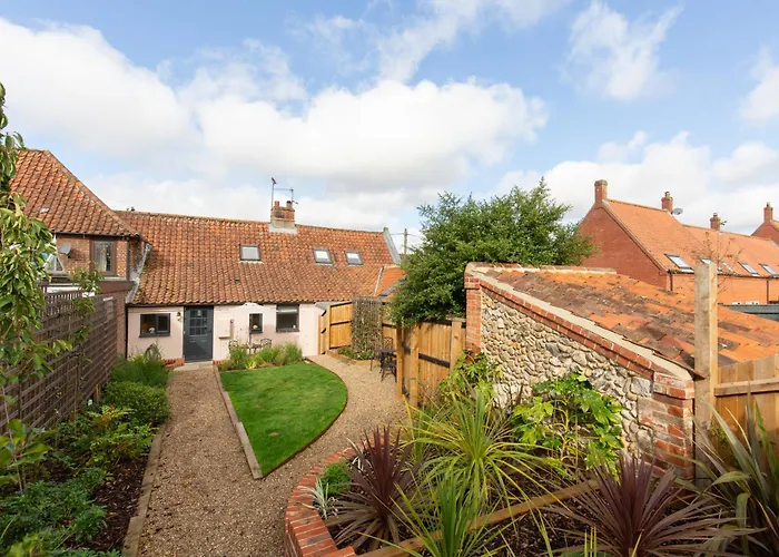 Fayette Sleeps 4, 2 Bedrooms, Cute Garden