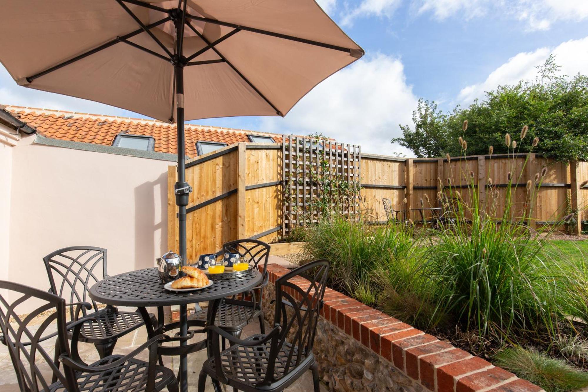 Fayette Sleeps 4, 2 Bedrooms, Cute Garden