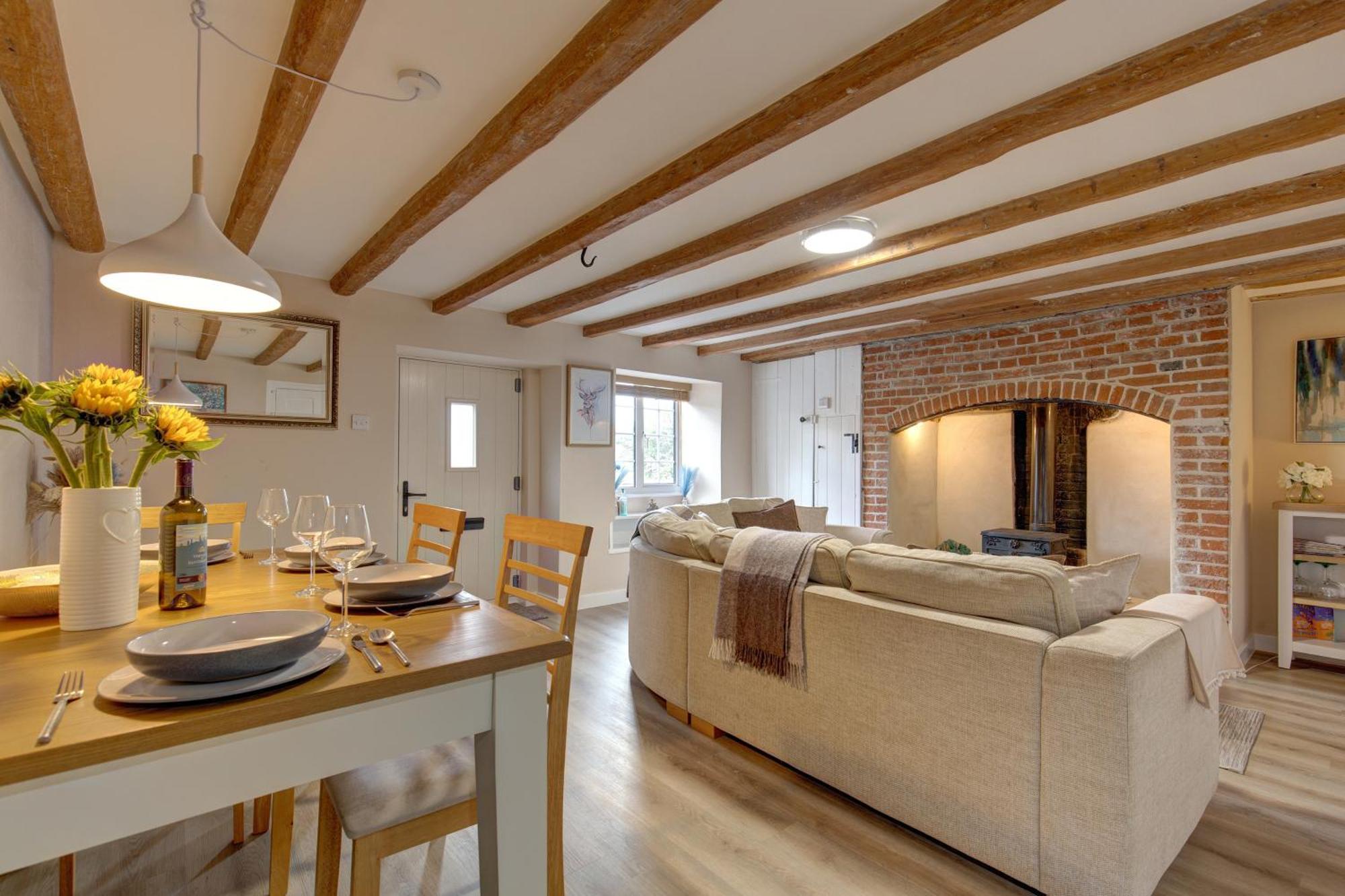 Fayette Sleeps 4, 2 Bedrooms, Cute Garden *