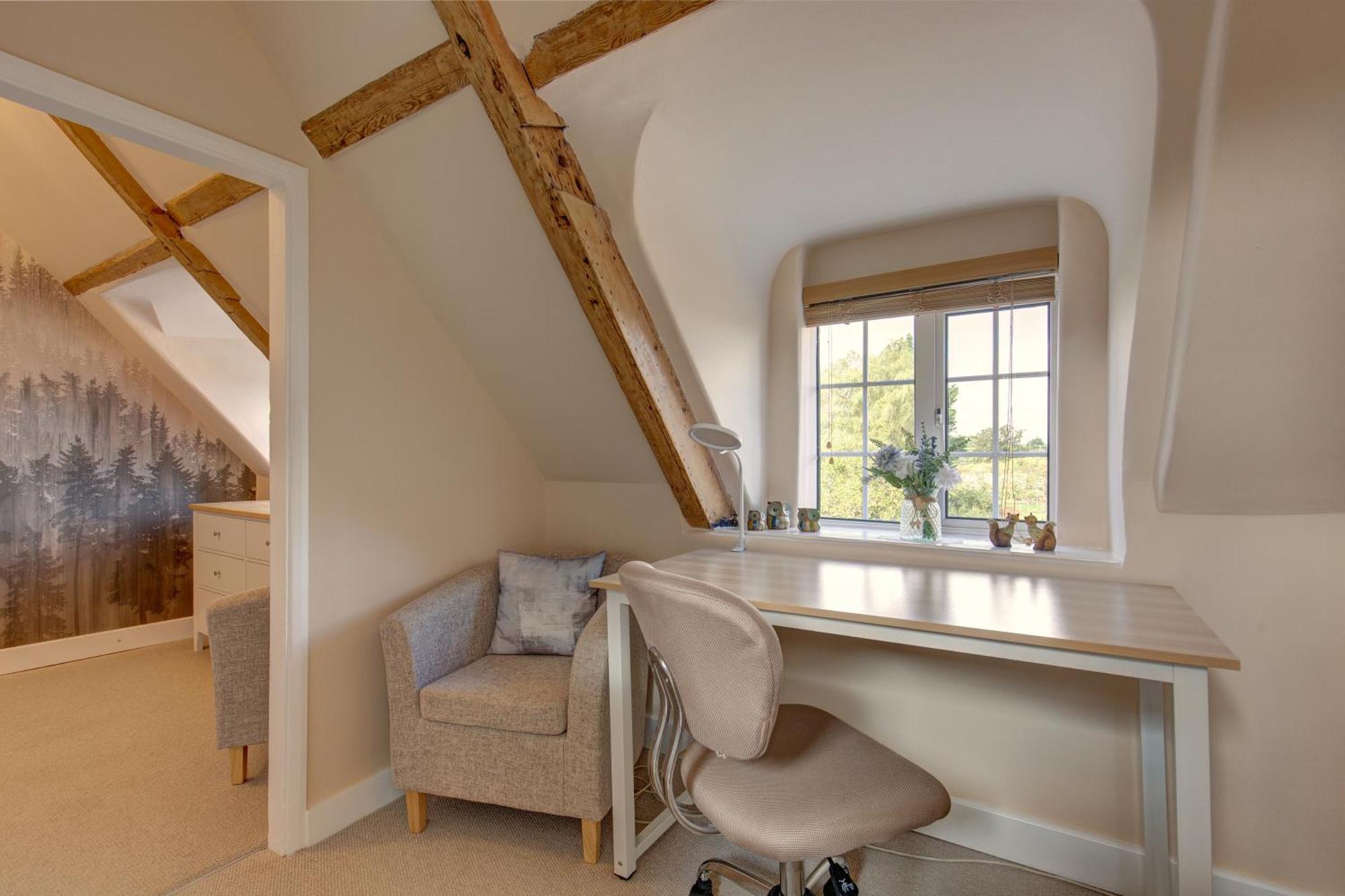 Fayette Sleeps 4, 2 Bedrooms, Cute Garden *
