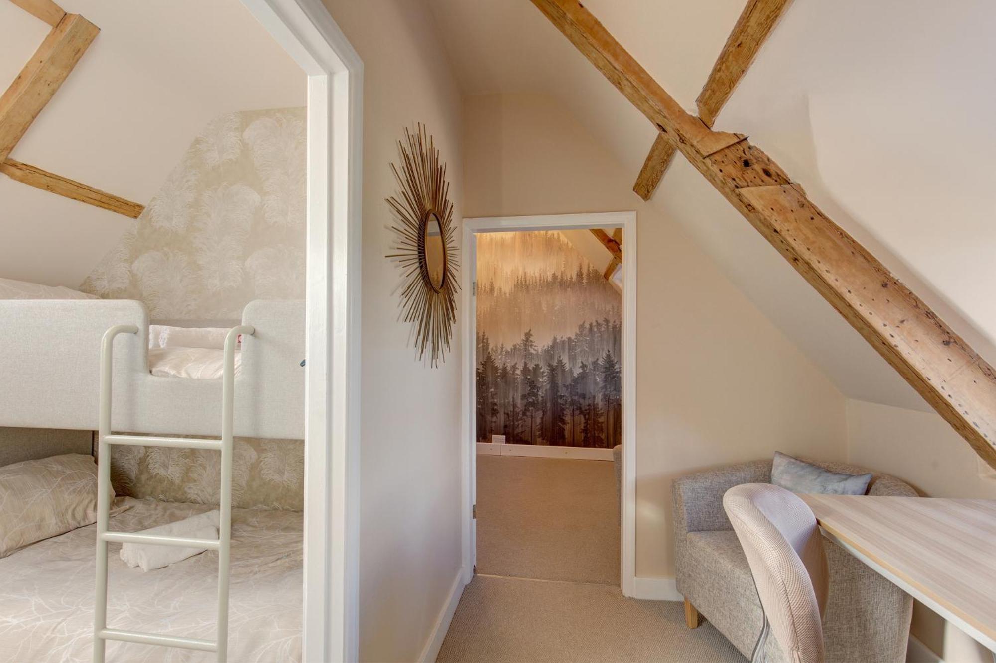 Fayette Sleeps 4, 2 Bedrooms, Cute Garden *