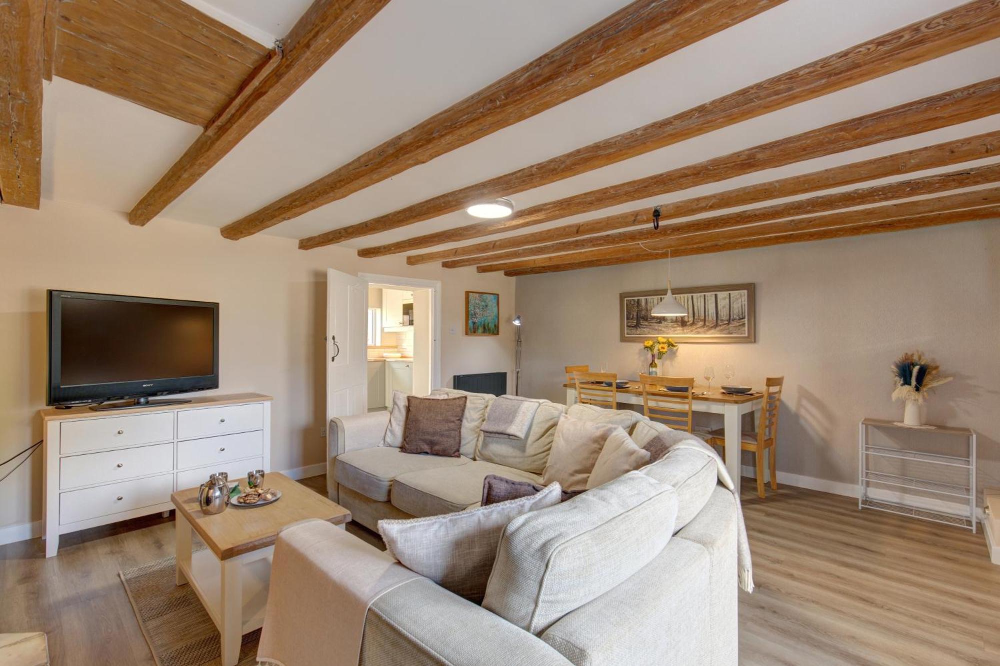 Fayette Sleeps 4, 2 Bedrooms, Cute Garden Holiday home North Creake